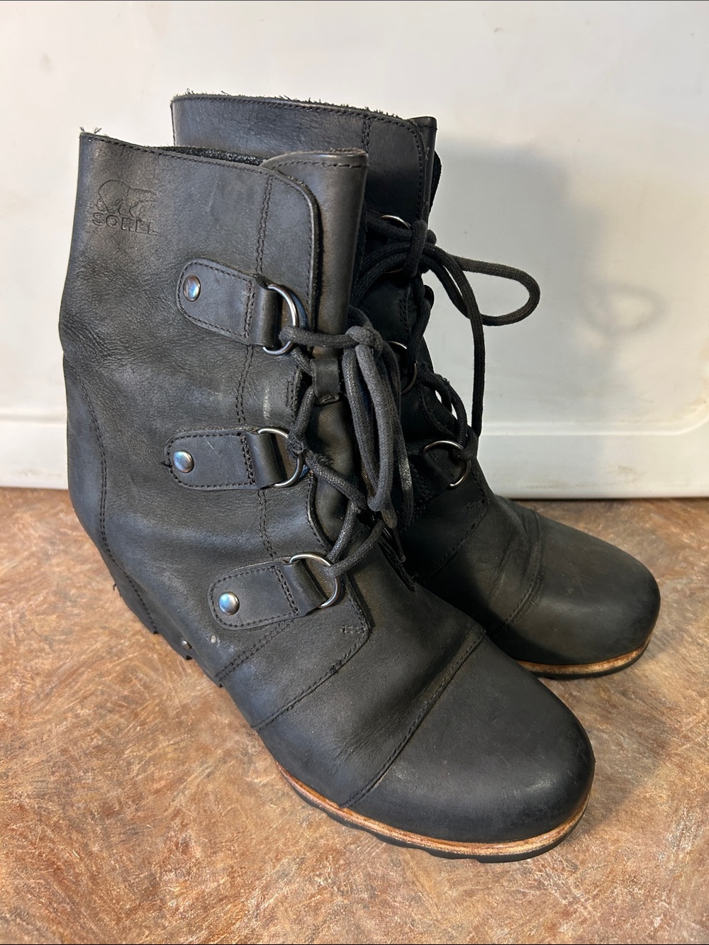 Sorel Joan of Artic Womens Mid Calf Boots Black Leather Wedge. Sz 9.5